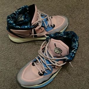Nike Kyrie Infinity— men’s size 12 — basketball shoes